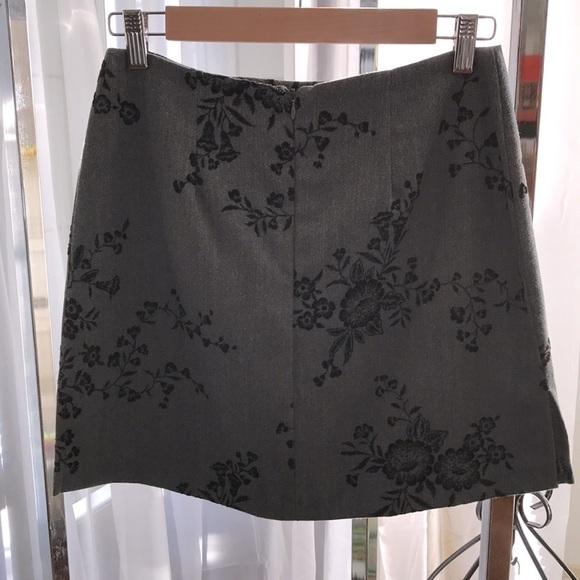I.L.U. VINTAGE Dark Gray/Black Velvet Embroidery Floral Design Mini Skirt - 7 - Picture 7 of 14